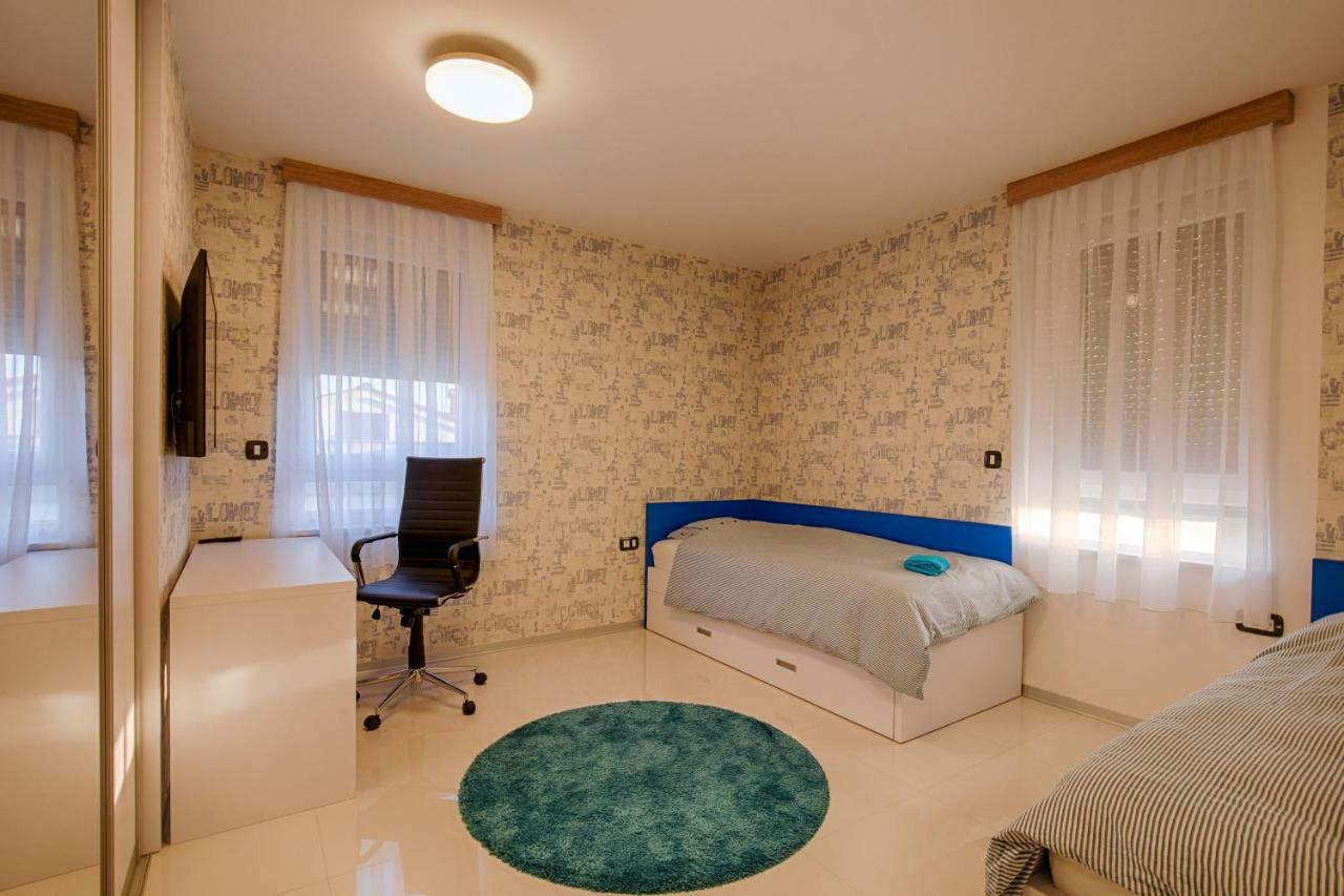 Deluxe By Traveler Tourist Agency Krk Apartment *