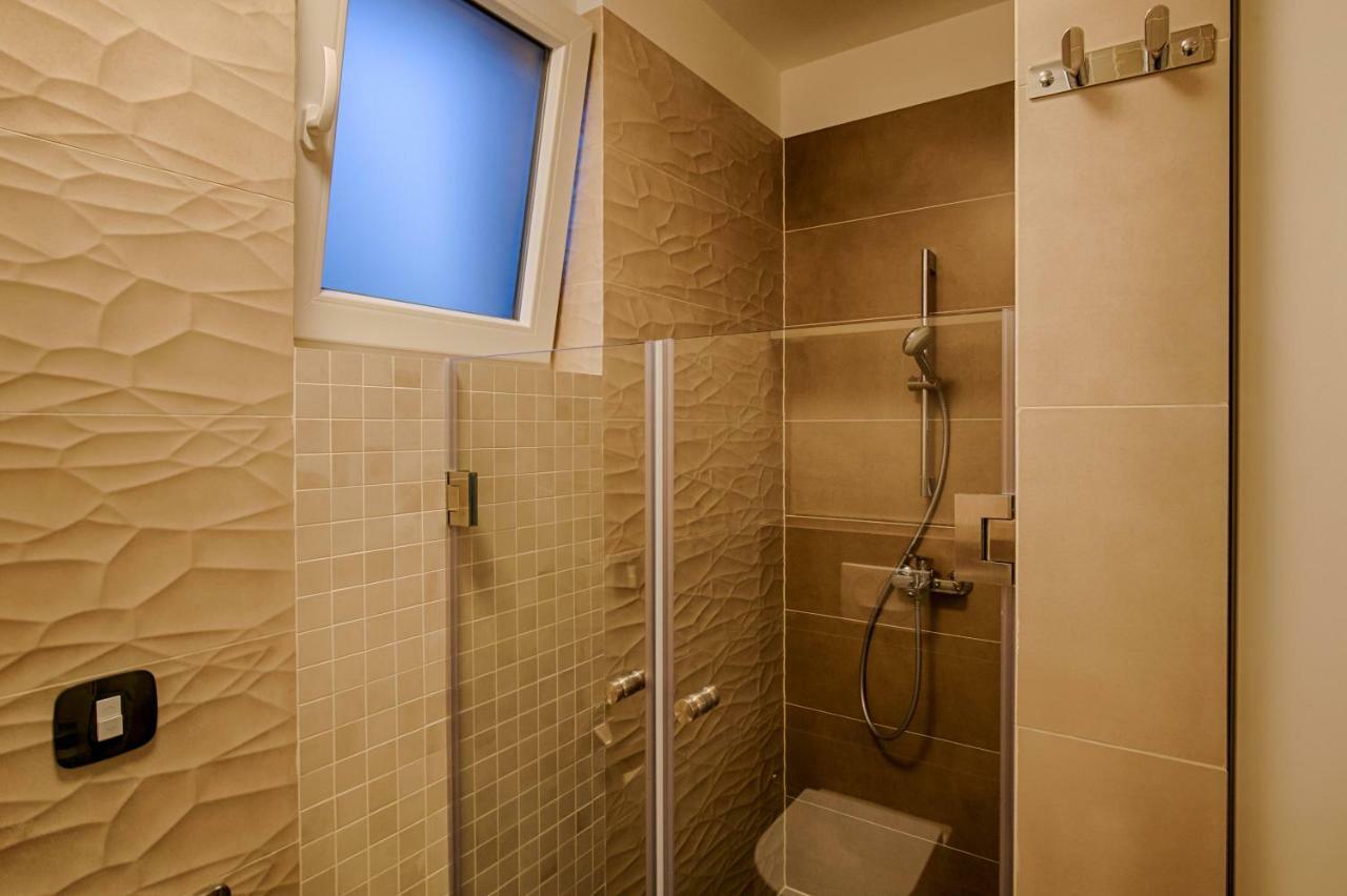 Deluxe By Traveler Tourist Agency Krk Krk Town