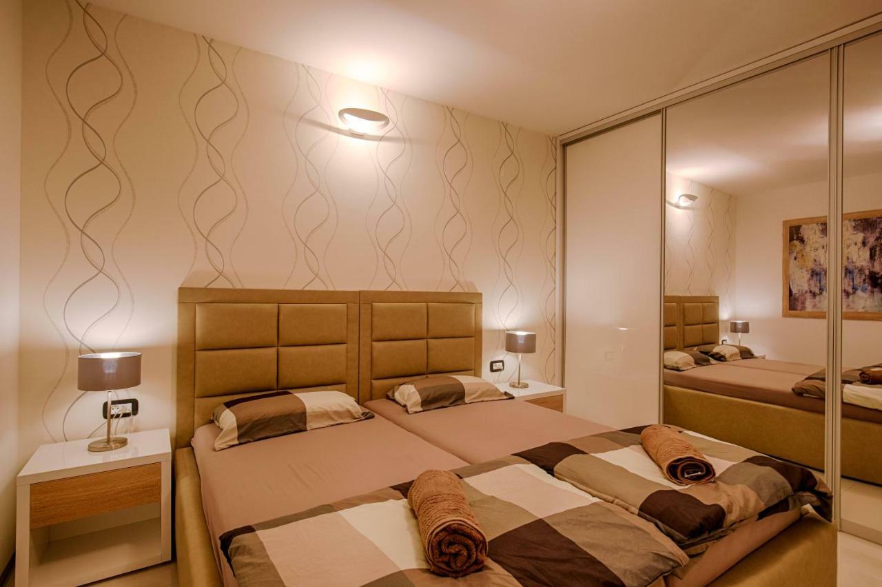 Deluxe By Traveler Tourist Agency Krk * Krk Town