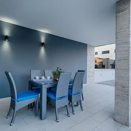 Deluxe Beach Apartments by Traveler Tourist Agency Krk Krk Town Exterior photo