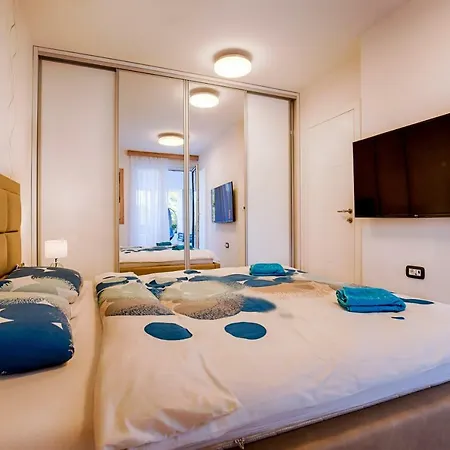 Deluxe Beach Apartments by Traveler Tourist Agency Krk Krk Town Exterior photo
