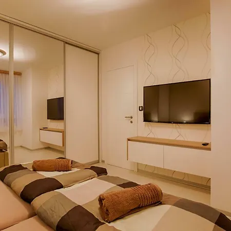 Deluxe Beach Apartments by Traveler Tourist Agency Krk Krk Town Exterior photo