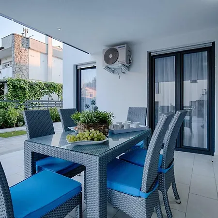Deluxe Beach Apartments by Traveler Tourist Agency Krk Krk Town Exterior photo